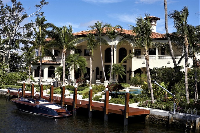 Lakefront Homes For Sale in Orlando Florida
