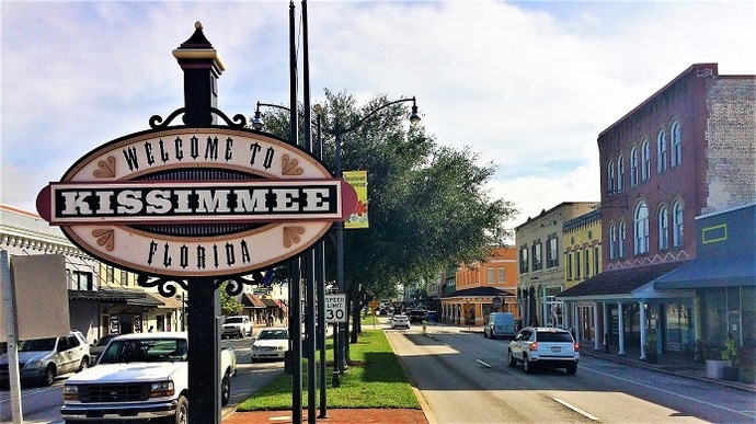 A beautiful street view of homes for sale in Kissimmee, FL in the heart of downtown.